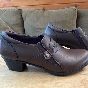 Bass brown heeled booties 7.5